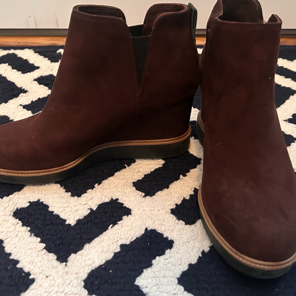 Dr. Scholl's Brown Chelsea Ankle Boots with Suede Material and Elastic Panels - Picture 3 of 3